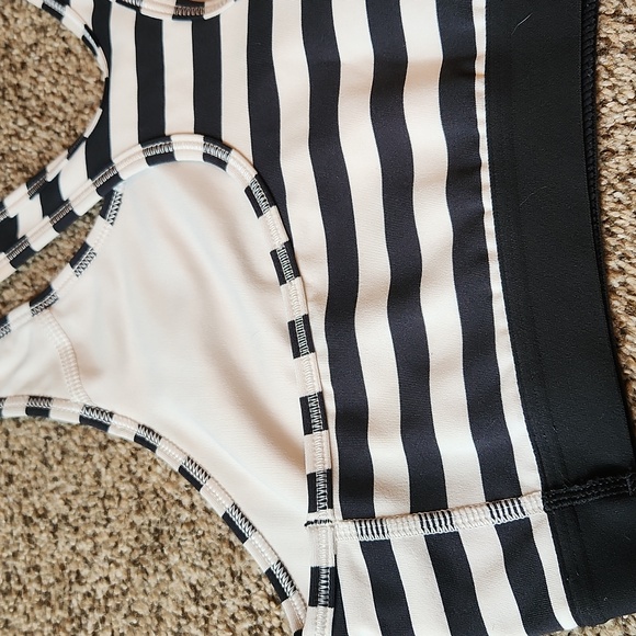 Nike | Black White Stripped Sports Bra w/ Pink Swoosh & Racerback - Picture 6 of 8